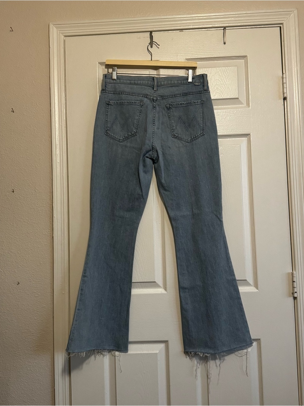 MOTHER Weekender Fray Jeans - Picture 3 of 9